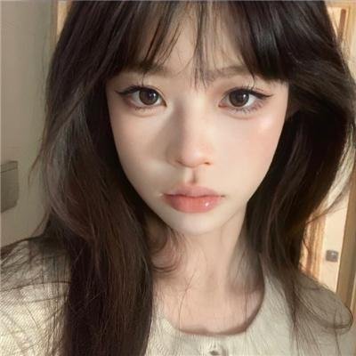 穿风信子蓝的少女
